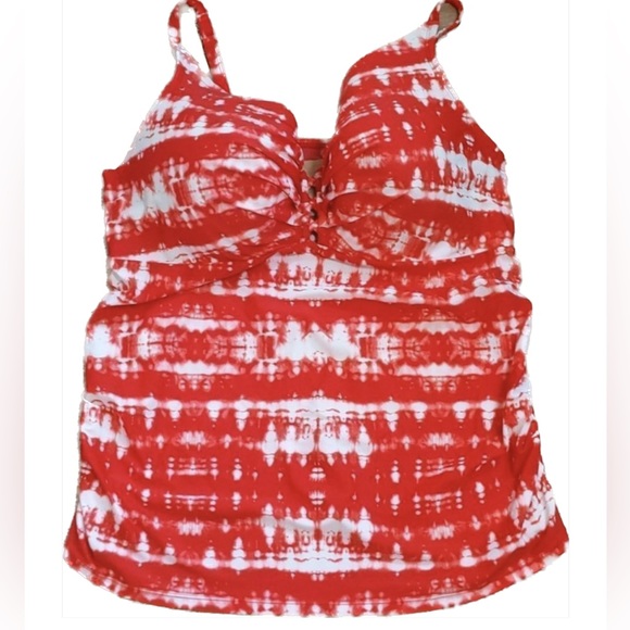 CACIQUE TANKINI. LIKE NEW! RED AND WHITE TIE DYE SWIMSUIT TOP WITH BUILT IN BRA. - Picture 4 of 16